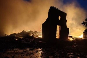 Унаслідок влучання виникла пожежа й постраждав костюмний цех кіностудії імені Довженка