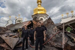 Зеленський оглянув руйнування у Лаврі після російського удару