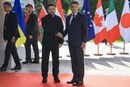 Макрон зустрів Зеленського на саміті G7