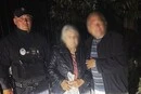 Шукали під звуки вибухів: на Бучанщині поліцейські повернули додому зниклу пенсіонерку
