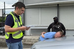 Затримання підозрюваного одразу після проведення оборудки та отримання коштів  