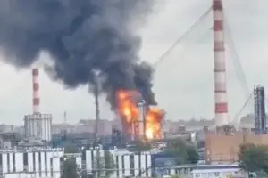 Безпілотники атакували найбільший нафтопереробний завод Москви