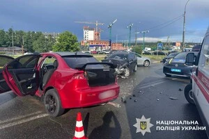 Внаслідок ДТП тілесні ушкодження отримали троє неповнолітніх дітей, які перебували в транспортному засобі Mitsubishi