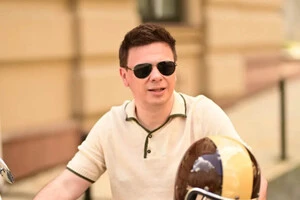 Дмитро Комаров показав кадри з фотосесії на мотоциклі
