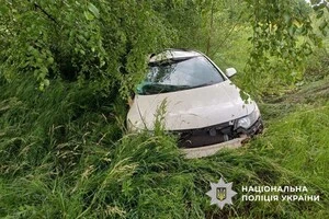 На Обухівщині автівка врізалася в дерево, 22-річна пасажирка загинула