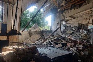 Удар припав по будівлі стайні