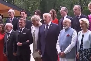 Учасники саміту G7 влаштували спільну фотосесію, однак дещо пішло не за планом