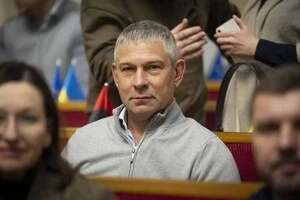 Щоб купити коштовне авто, нардеп продав дві машини і взяв кредит