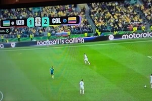 Два прапори Росії були вивішені на центральній трибуні стадіону «Ацтека»
