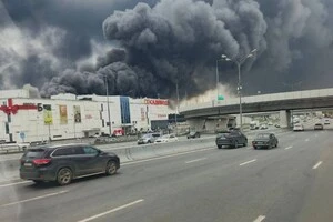 Російська ППО поцілила в ТЦ у Москві