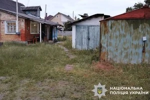 Подвір'я, де сталося вбивство