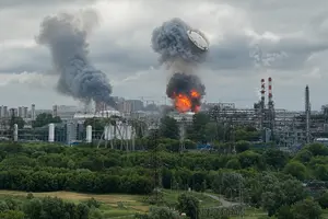 Момент детонації резервуара з паливом на Московському НПЗ у Капотні