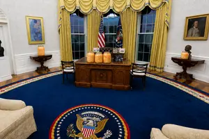 Сам Трамп поки чинить опір тренду