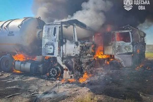 На Одещині після атаки РФ загорілися бензовози та газовоз