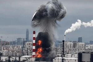 Удар по Москві: з’явилися супутникові фото масштабних руйнувань на нафтоперобному заводі 