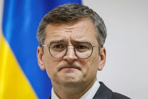 Кулеба жорстко відповів Польщі на спробу відібрати орден у Зеленського