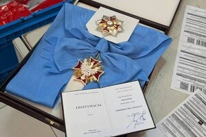Орден, який Зеленський відправив до Польші «Новою поштою»