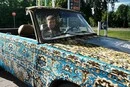 На Рівненщині хлопці перетворили старі «Жигулі» на кабріолет-килим