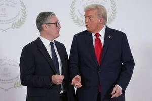 Трамп заявив, що Стармер зазнав поразки у питаннях імміграції та енергетики 