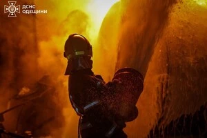 Рятувальники ліквідовують наслідки атаки на Одещину