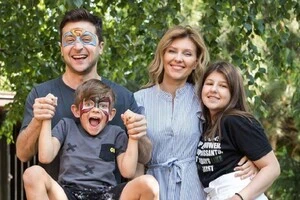 Володимир Зеленський поділився подробицями життя своїх дітей під час війни. Діти президента не з'являються на публіці, тому актуальних світлин 21-річної Олександи та 13-річного Кирила немає