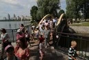 На Оболоні відкрито Вільнюський сквер та новий пішохідний міст (фото)