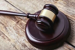 ЗМІ: Суди закривають понад половину корупційних справ, переданих НАЗК