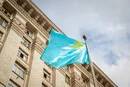 Символ незламності та опору: біля будівлі київської мерії піднято кримськотатарський стяг