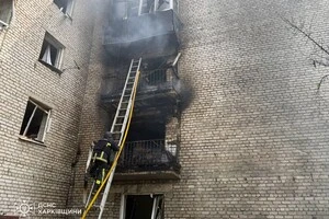 В Ізюмі росіяни пошкодили багатоповерхівку, вбили людину та ще трьох поранили