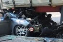 У Києві легковик зіткнувся з вантажівкою, водій у реанімації (фото)