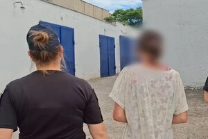 Слідчі затримали жінку у процесуальному порядку