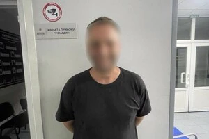 Правоохоронці затримали зловмисника та помістили до ізолятора тимчасового тримання
