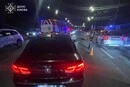 Нічна ДТП на Міхновського у Києві: рятувальники вирізали водія з авто (фото)