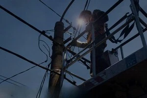Від учора енергетики ДТЕК безперервно ліквідовують наслідки потужної негоди