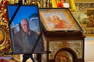 У Михайлівському Золотоверхому соборі Києва попрощалися з льотчиком Богданом Загорульком