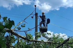 На локаціях працює 101 аварійна бригада енергетиків