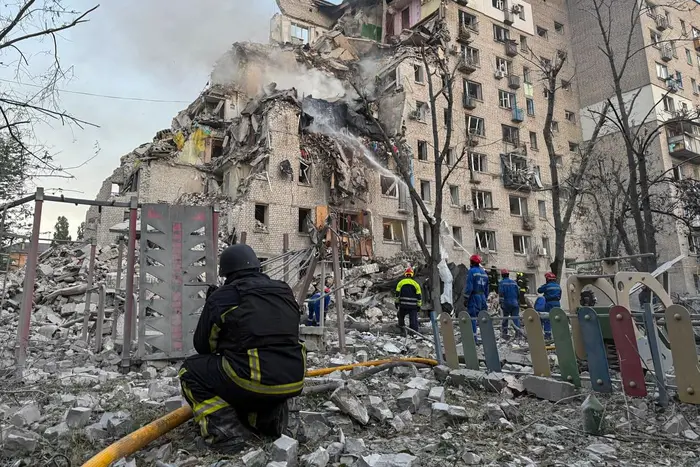 РФ вдарила по Києву: пошкоджено будинки, є постраждалі та загиблі (оновлено)