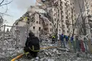 Росія атакує Київ безпілотниками та ракетами, є влучання у будинок, є постраждалі