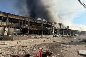 Наслідки удару по складах компанії Moyo