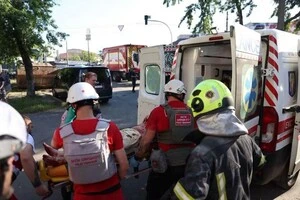 Незважаючи на постійну загрозу та пошкодження медичної інфраструктури, медики продовжували рятувати киян