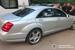 Кермувальник здійснив наїзд на дитину, коли хлопчик вибіг на проїжджу частину з-за припаркованого мікроавтобуса