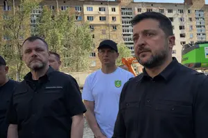 Зеленський прибув на місце ворожого удару в Дарницькому районі Києва