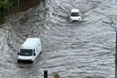 Раптова негода на Київщині: у Вишгороді потужна злива з градом затопила вулиці (відео)
