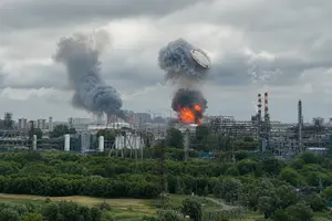 Нафтовий сектор Росії під ударом: як українські дрони випалювали НПЗ весь червень