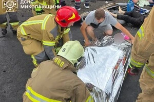 Внаслідок аварії загинули дев'ятеро людей, ще вісім отримали травми різного ступеня тяжкості