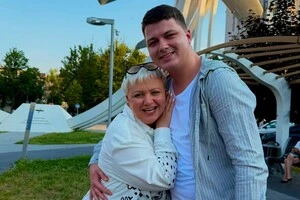 У родині дружина забезпечує бюджет, а молодий чоловік повністю присвятив себе догляду за дітьми