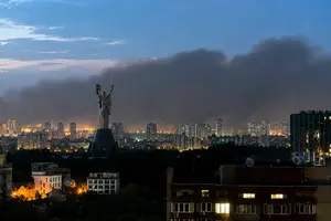 Смог над Києвом після масованої російської атаки 6 липня