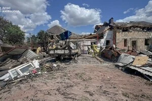 До ліквідації наслідків удару у Вишневому залучено понад тисячу рятувальників і поліцейських