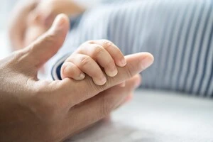 В Одесі 10-місячний малюк загинув у родині підлітків