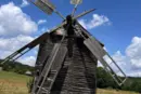 Російська атака пошкодила унікальний вітряк у музеї просто неба